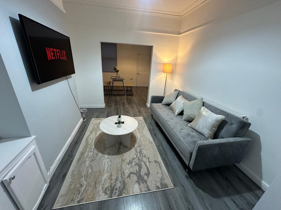 Communal lounge/ TV room, TV and multimedia, Living room