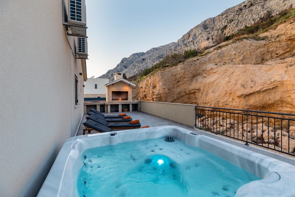 Hot Tub, Mountain view