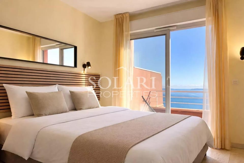 Terrace sea view swimming pool beaches on foot parking Apartment in Mandelieu-La Napoule