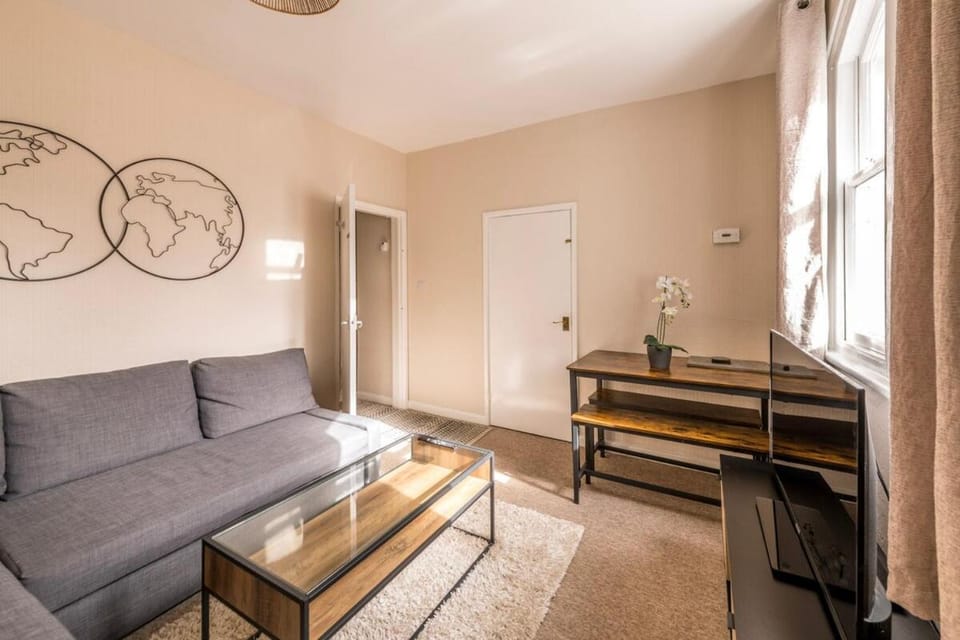 Communal lounge/ TV room, TV and multimedia, Living room, Seating area