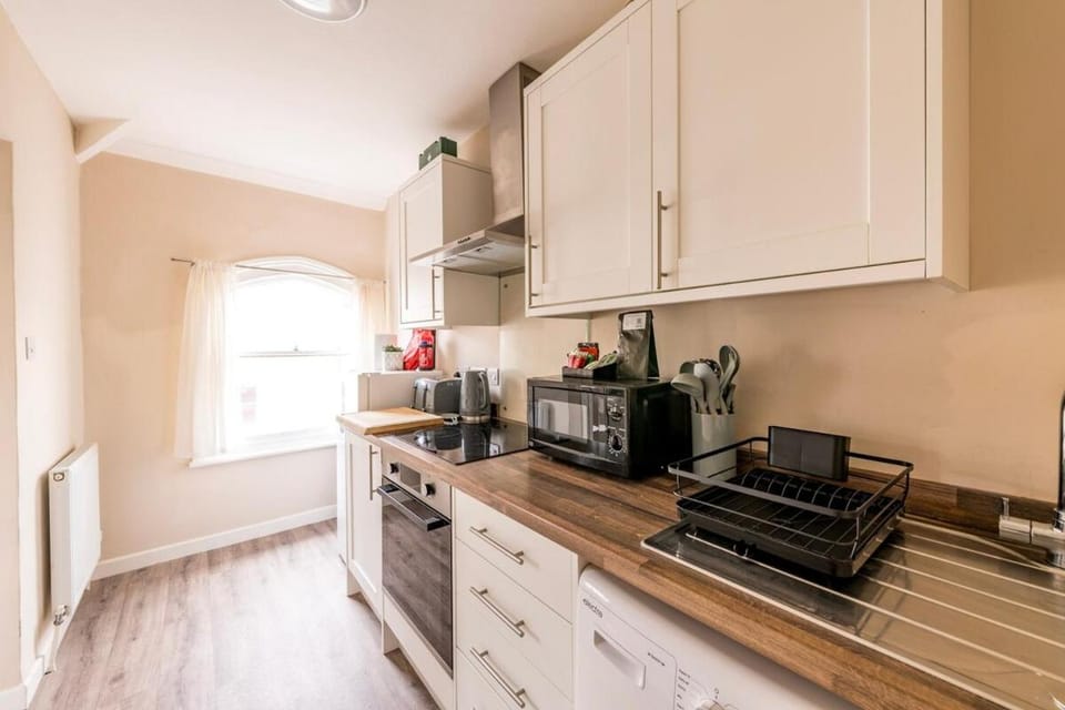 microwave, oven, stove, kitchen
