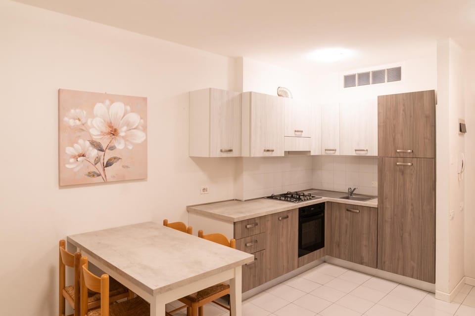 Kitchen or kitchenette, Dining area, kitchen