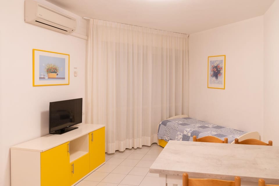 TV and multimedia, Living room, Dining area
