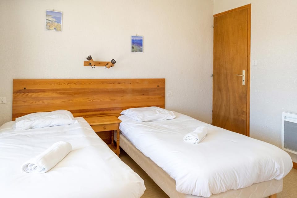 Property building, Living room, Bedroom