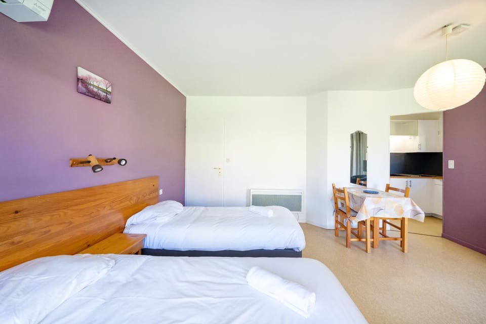 Property building, Living room, Bedroom