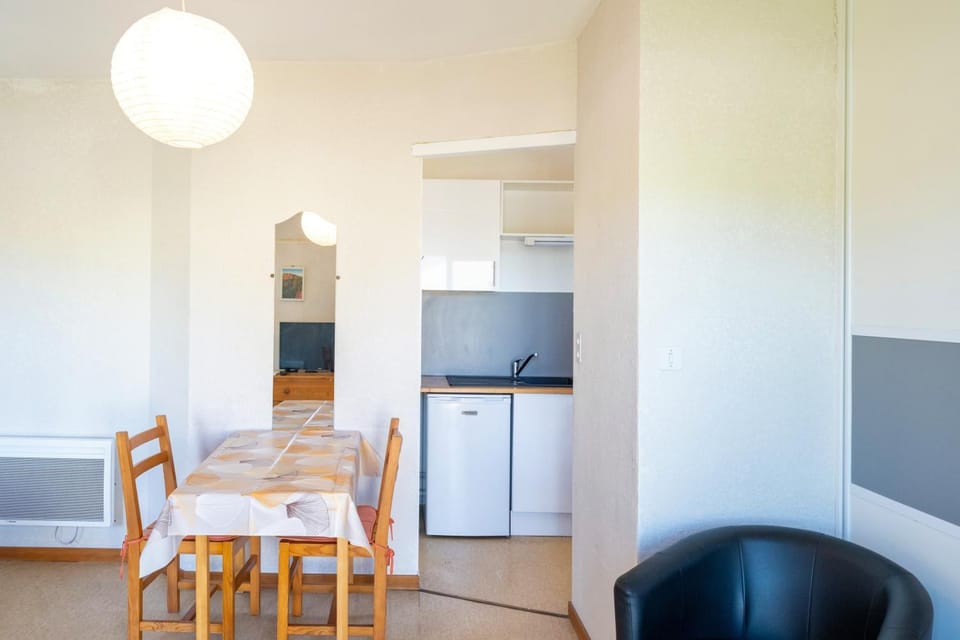 Property building, Kitchen or kitchenette, Living room