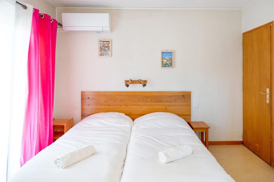 Property building, Living room, Bedroom