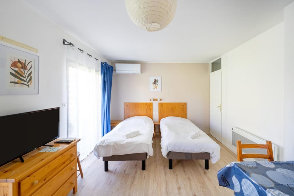 Property building, Living room, Bedroom