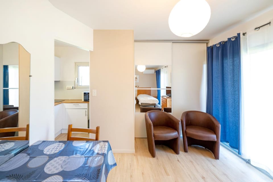 Property building, Living room, Bedroom