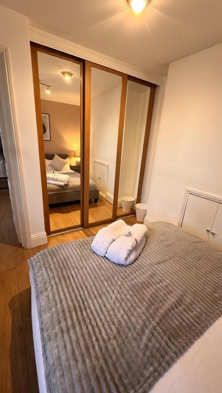 Bed, Bedroom, wardrobe
