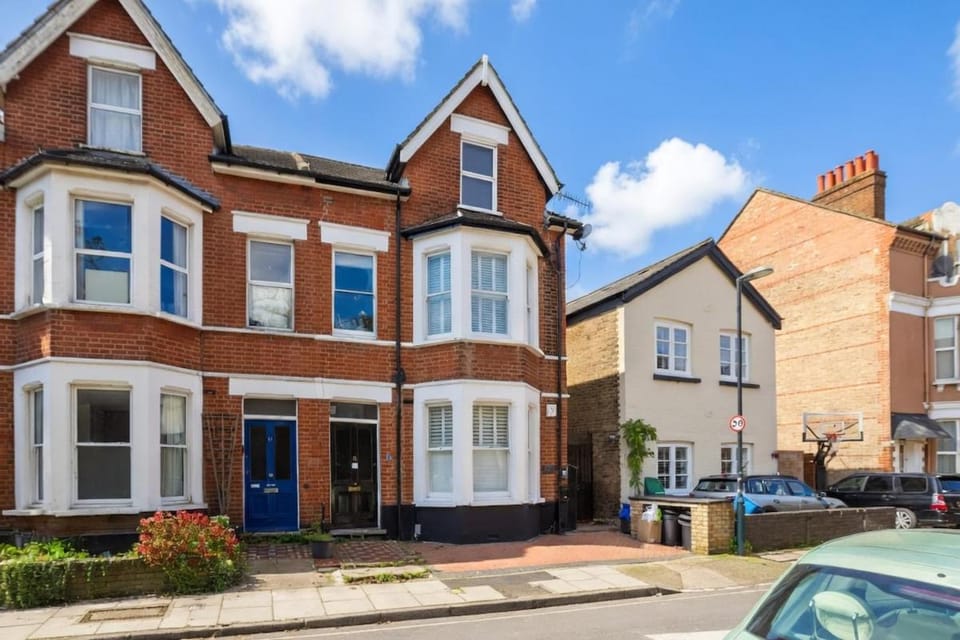 Property building, Day, Neighbourhood, Street view, Location, Parking