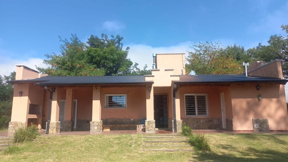 Agua Clara Casa de Campo cerca del Río Los Reartes House in Los Reartes
