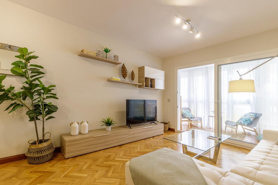 Communal lounge/ TV room, TV and multimedia, Living room, Seating area, Evening entertainment