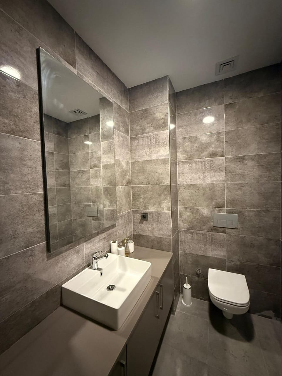 Bright Modern Studio with Balcony Apartment in Istanbul