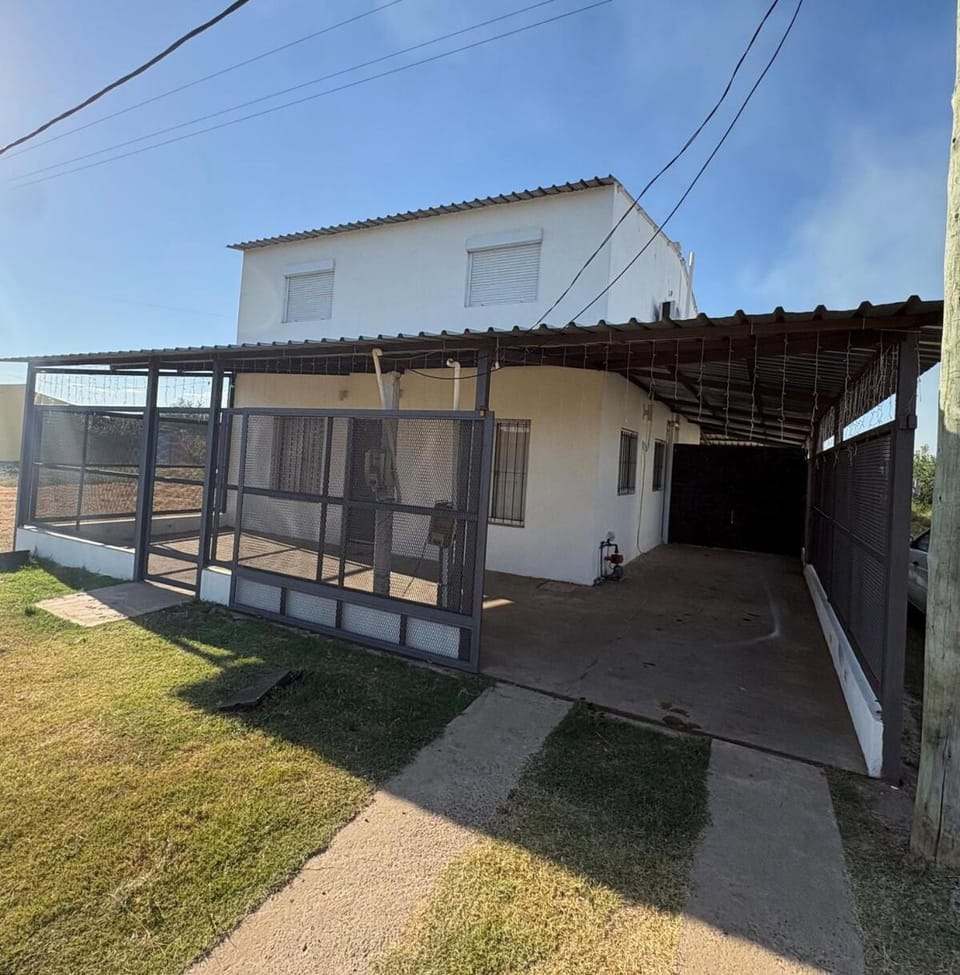 Casa de dos plantas, amueblada House in Corrientes Province, Argentina