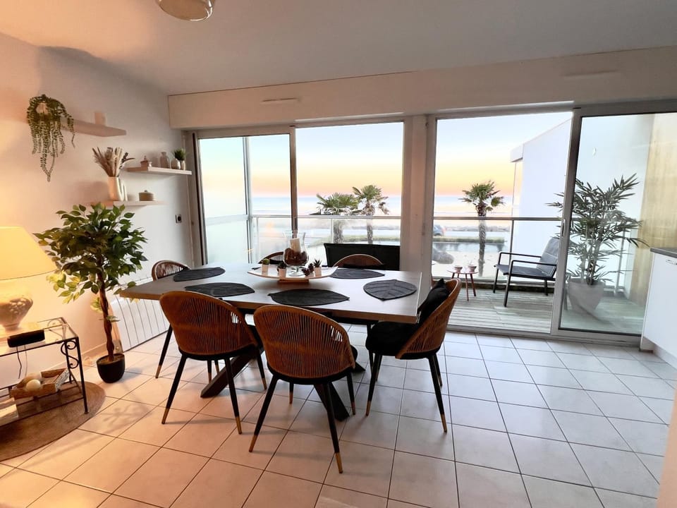 Sea view, Meals