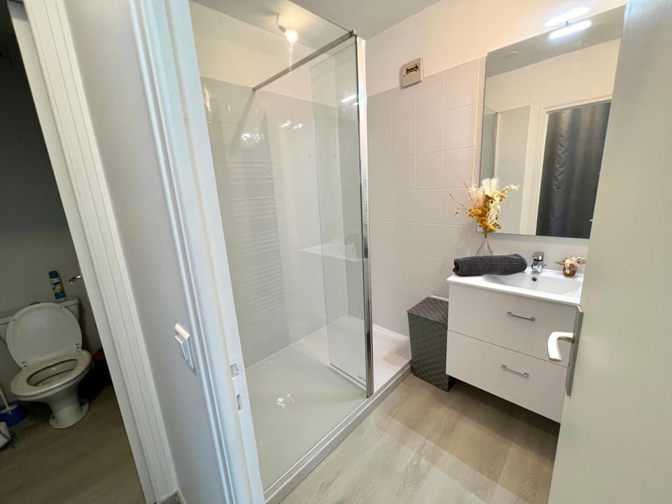 Shower, Bathroom