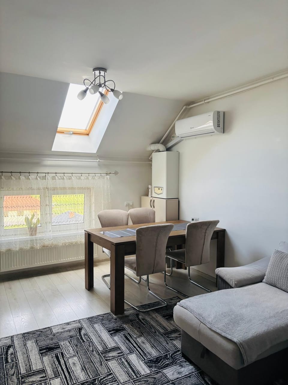 Vlad Home 22 - apartament cu balcon și parcare privată Apartment in Romania