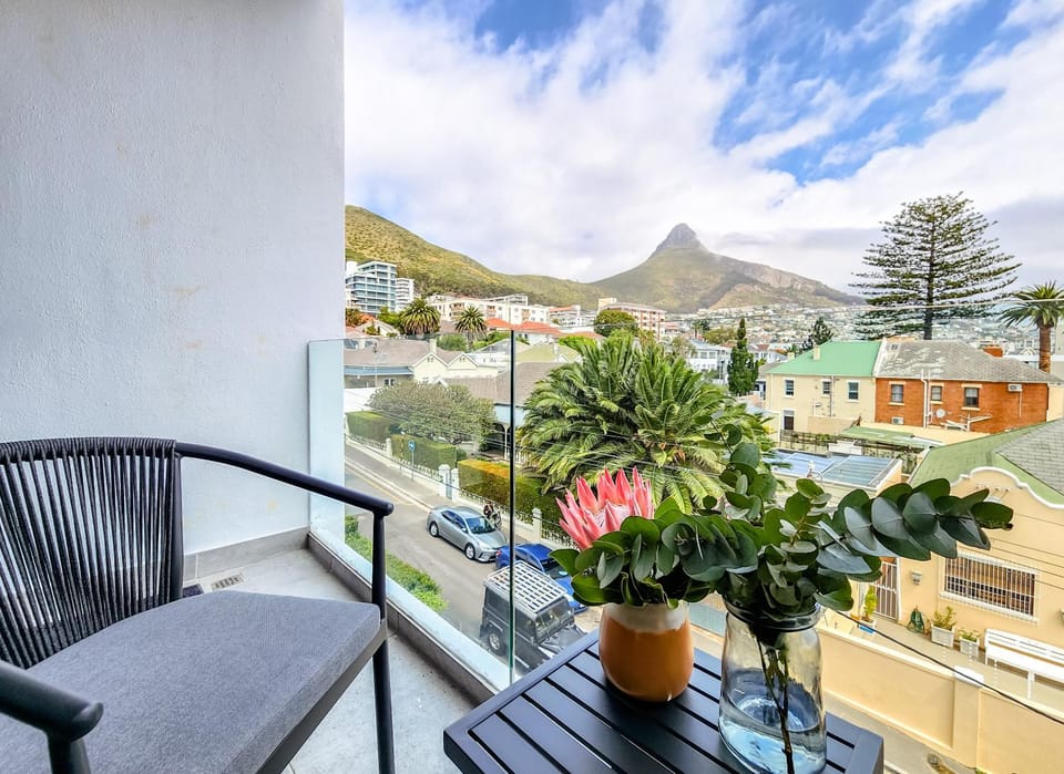 Property building, Patio, Natural landscape, View (from property/room), Balcony/Terrace, Mountain view