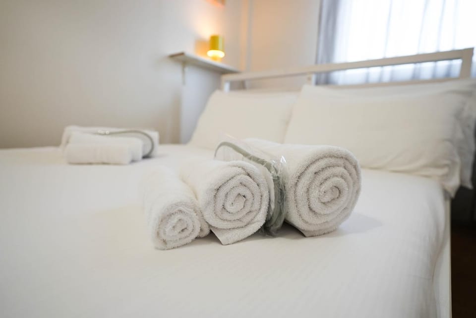 Bed, Photo of the whole room, Bedroom, towels