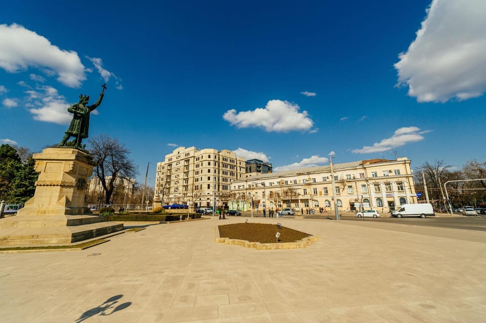 Property building, Nearby landmark, Location