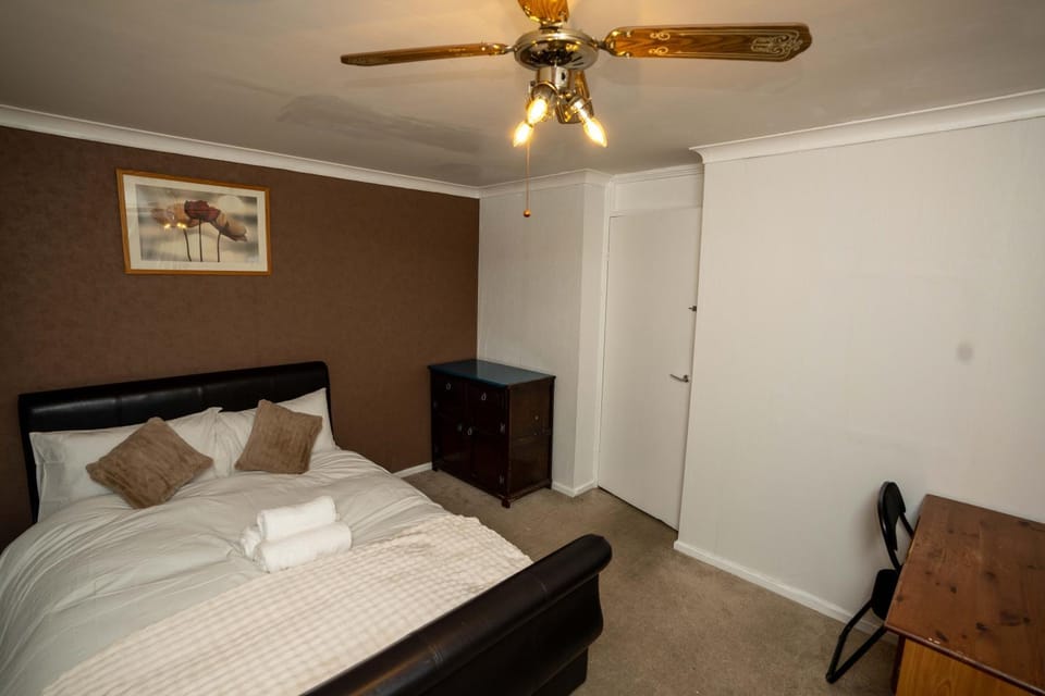 Bed, Photo of the whole room, Bedroom, wardrobe