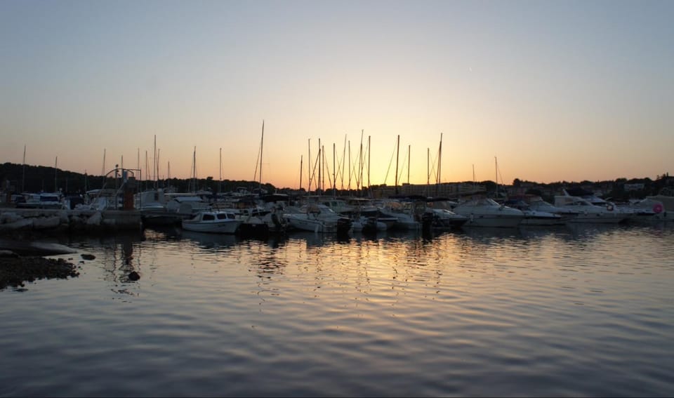 Neighbourhood, Natural landscape, Fishing, Beach, Hiking