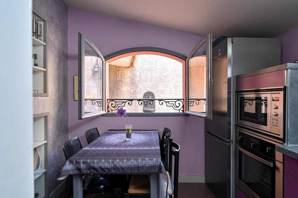 Property building, Kitchen or kitchenette, Living room