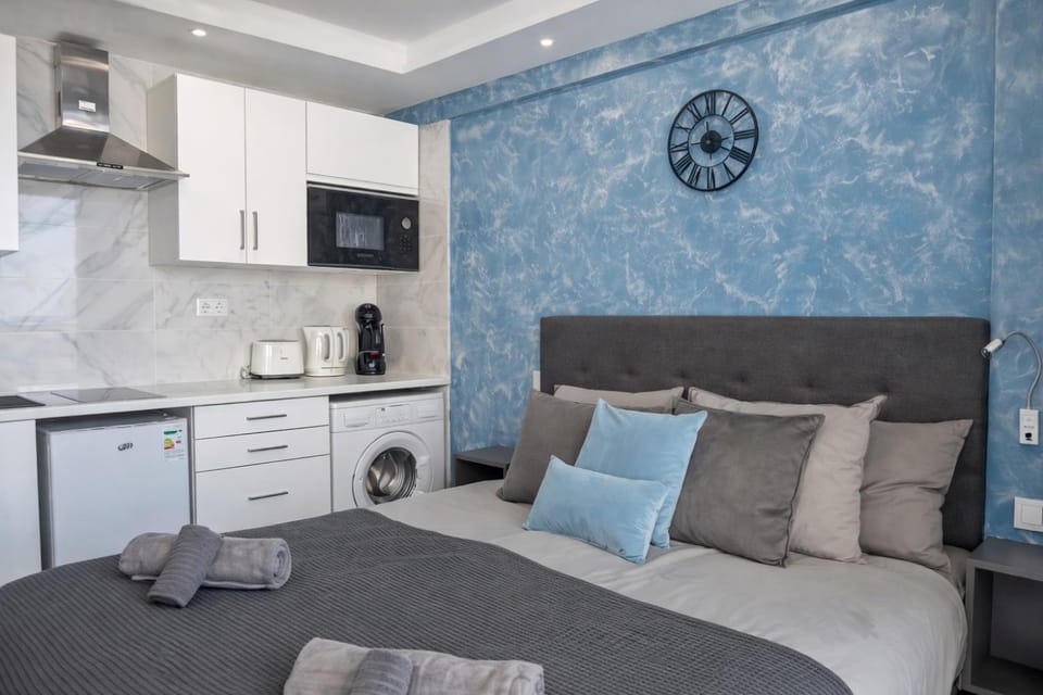 Bed, kitchen