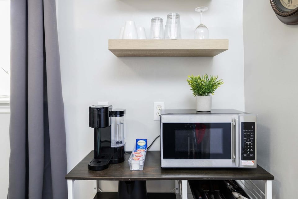 Modern Studio by ByWard Market & Rideau Centre Apartment in Gatineau