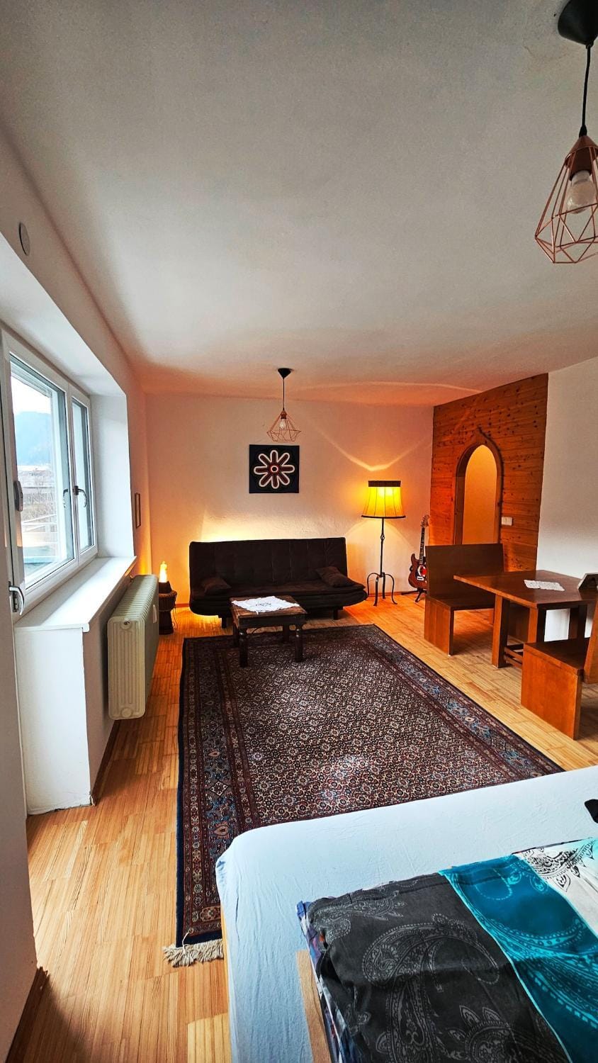 Photo of the whole room, Seating area