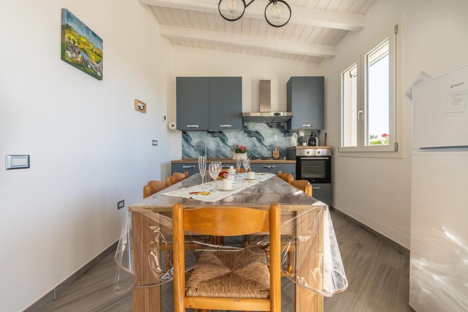 Property building, Kitchen or kitchenette, Living room