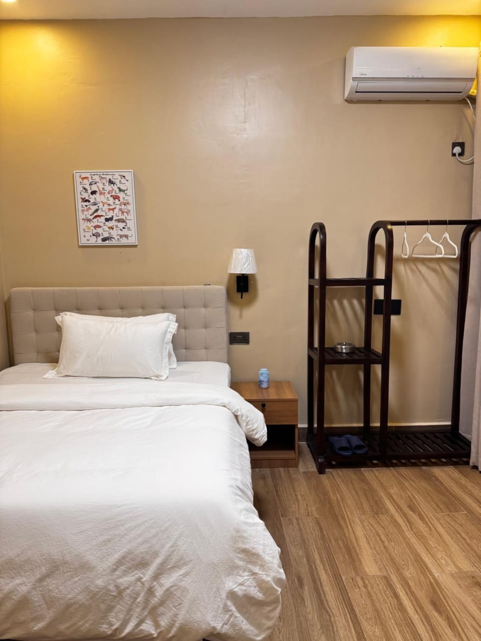 Bed, Photo of the whole room, Bedroom, air conditioner