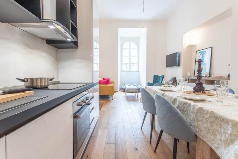 Dining area, kitchen