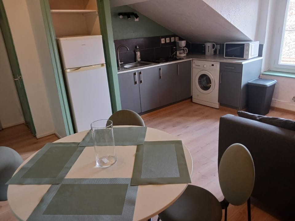 Cosy charmant T2 Stationnement gratuit Apartment in Saint-Étienne