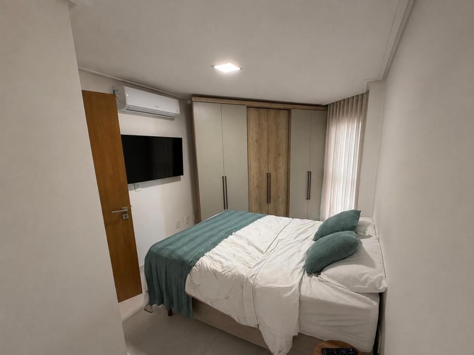 Bed, TV and multimedia, Photo of the whole room, Bedroom, wardrobe