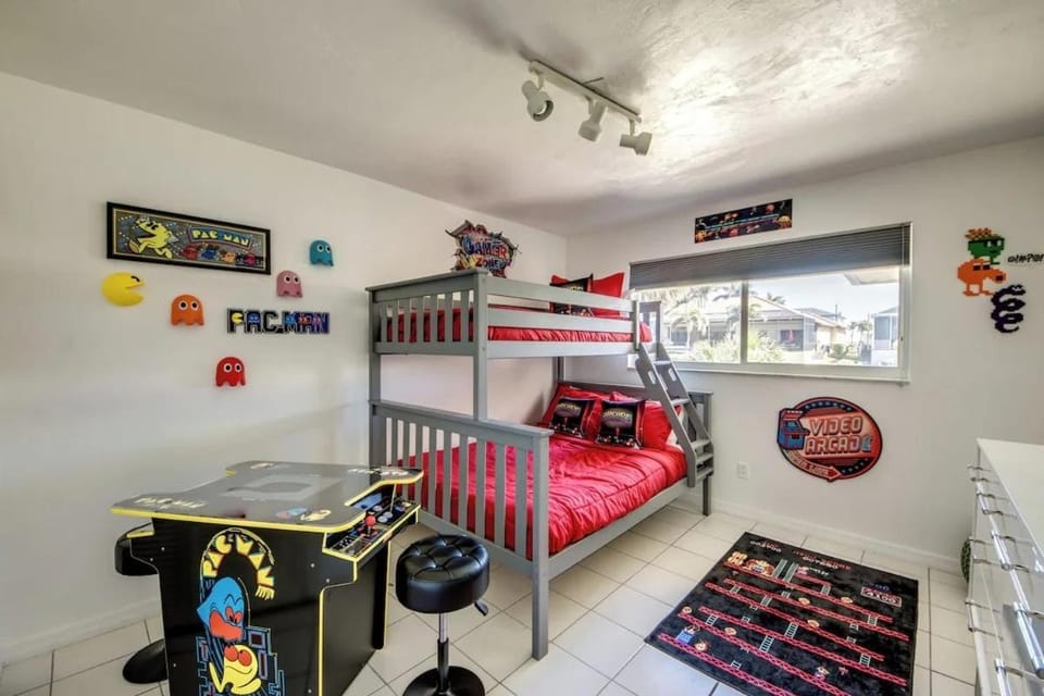 Walk to Yacht Club Beach, Pool, Spa & Gulf Access Waterfront Escape - Cozy Corner - Roelens House in Cape Coral