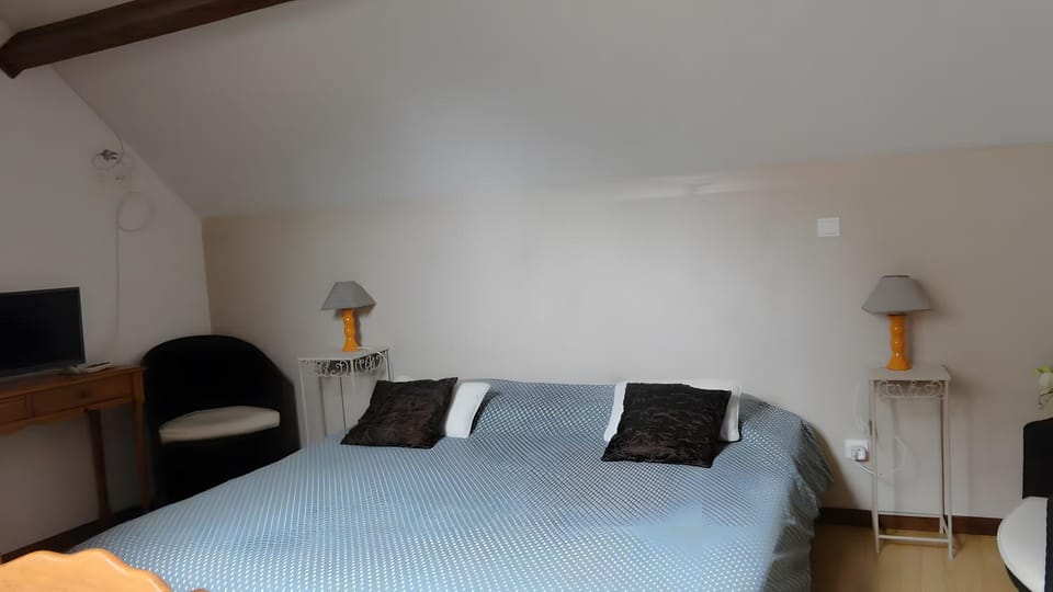 Property building, Living room, Bedroom