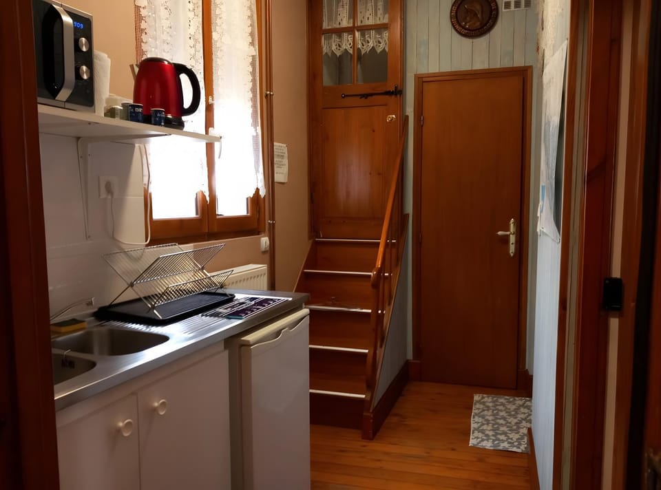 Property building, Kitchen or kitchenette, Living room