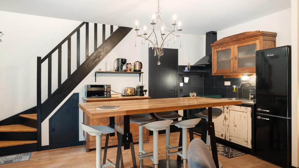 Property building, Kitchen or kitchenette, Living room