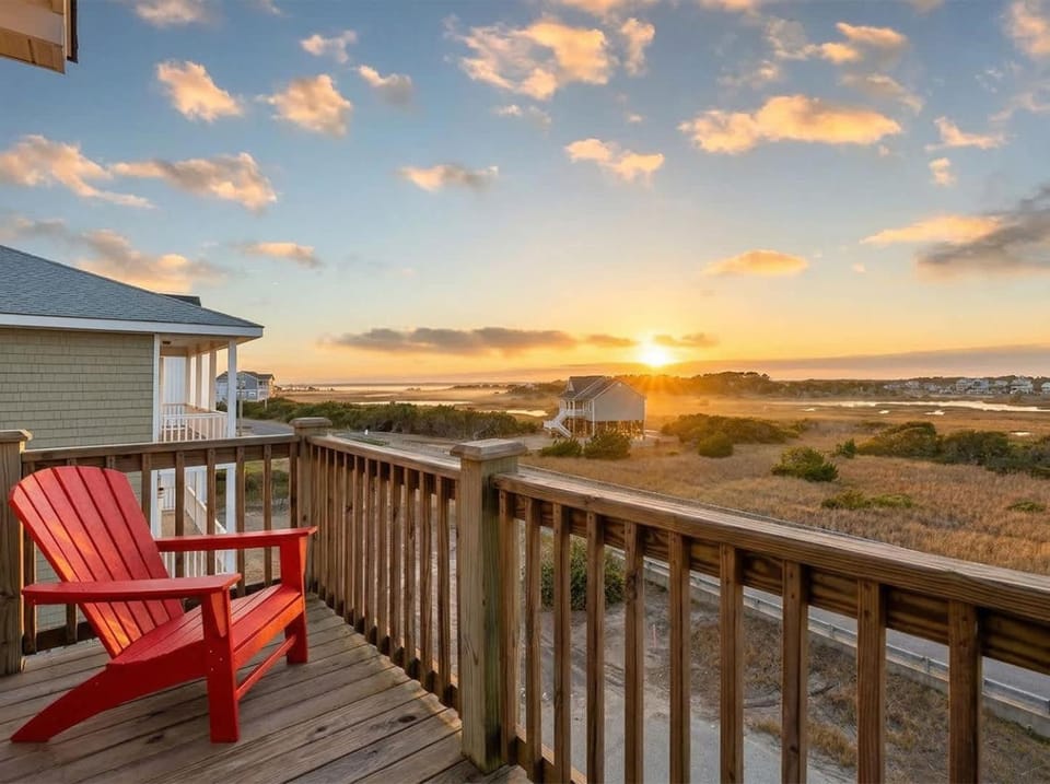 Steps to the Sand Sleeps 12 Hot Tub Grill House in North Topsail Beach