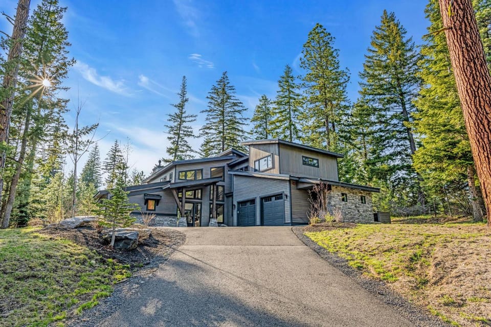 Onyx House in Ronald