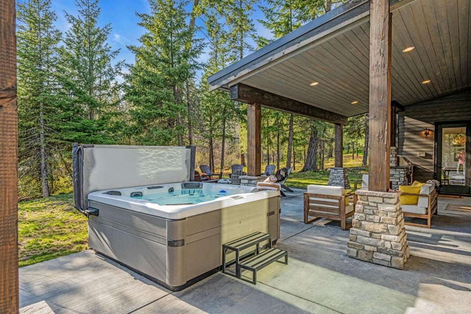 Onyx House in Ronald