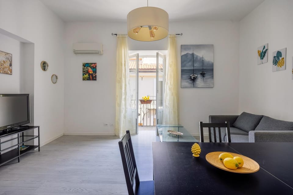 Property building, TV and multimedia, Living room, Seating area