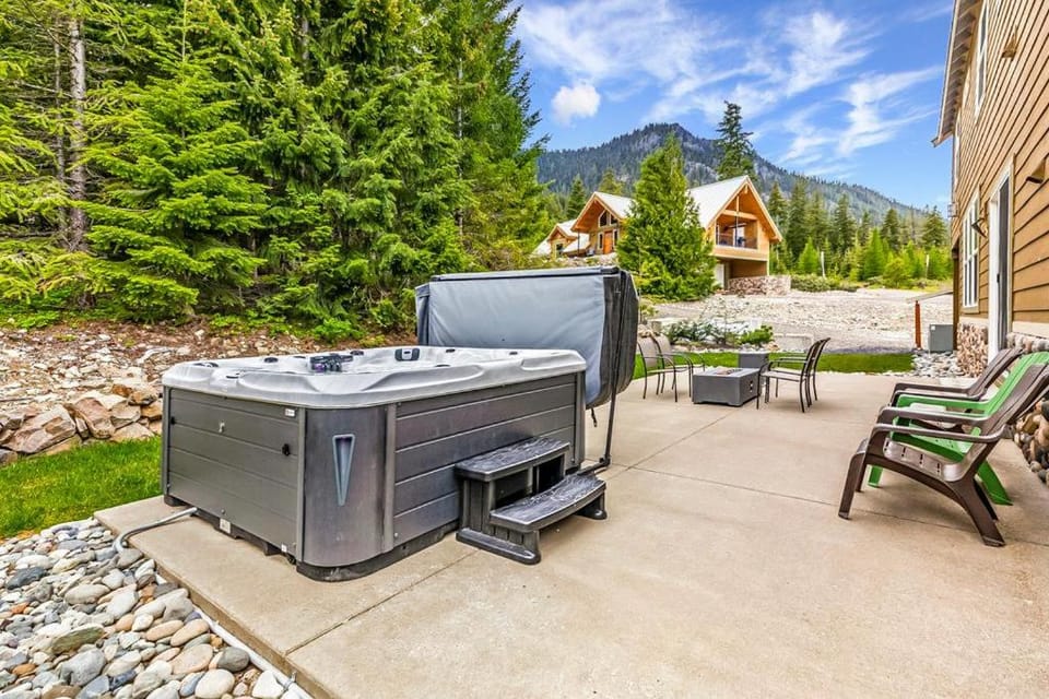 Granite Creek Lodge House in King County