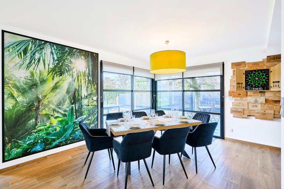 Dining area, Meals