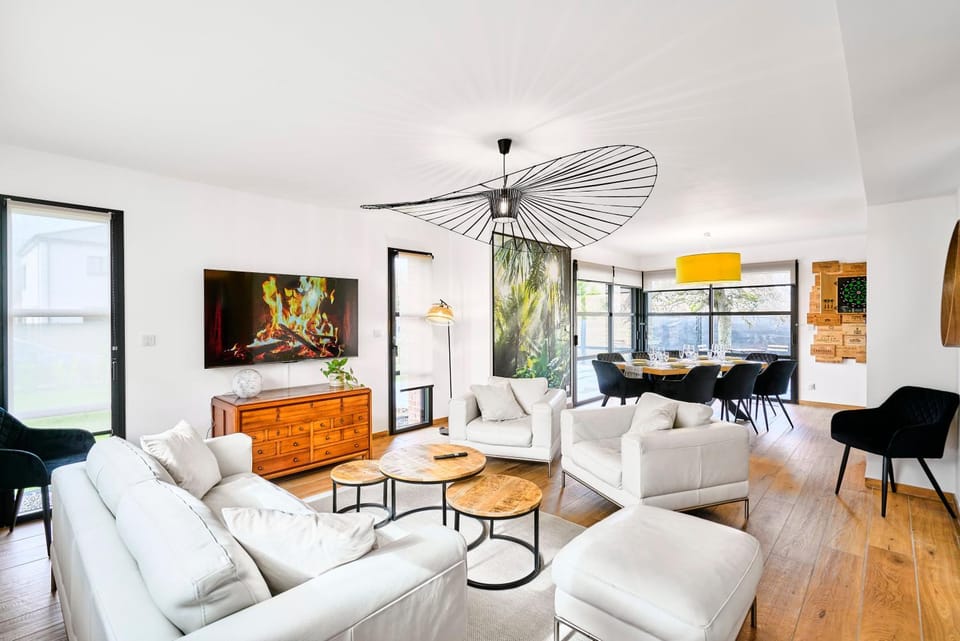 Communal lounge/ TV room, Living room, Seating area