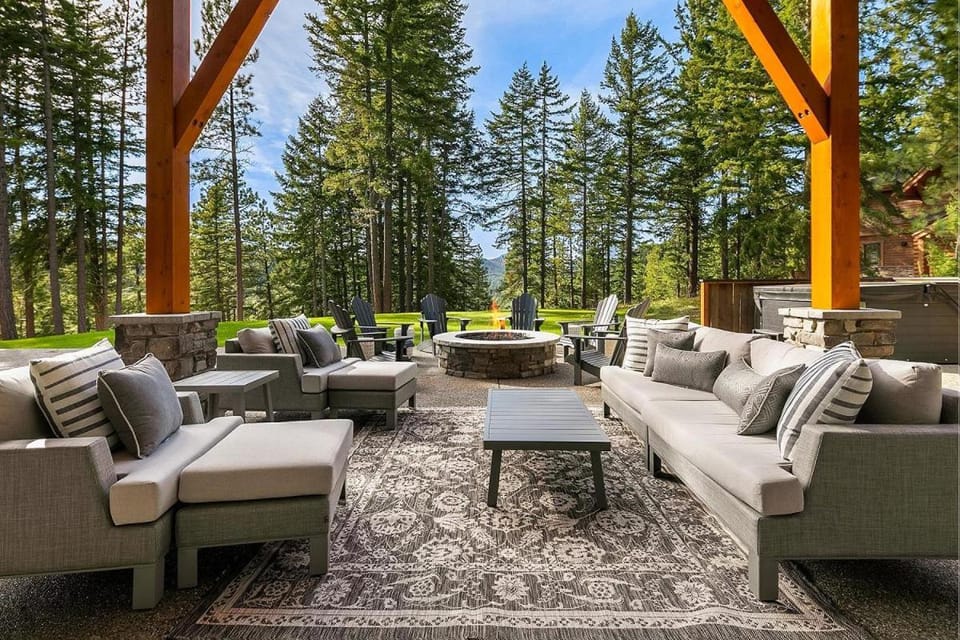 Woodland View Lodge House in Kittitas County