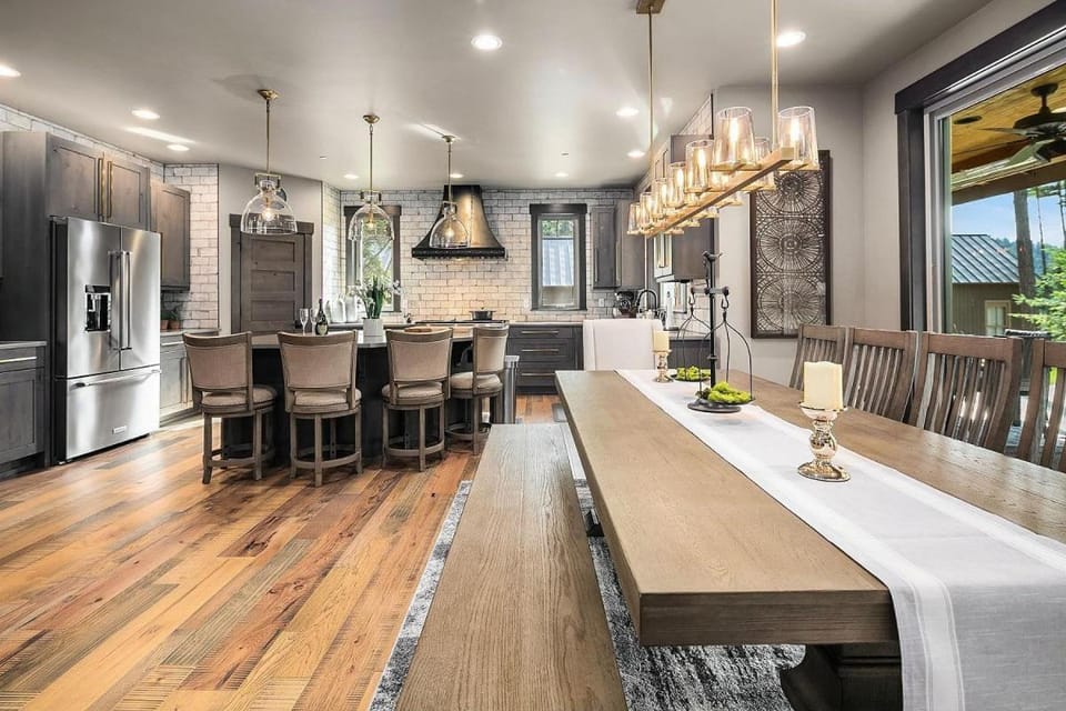 Woodland View Lodge House in Kittitas County