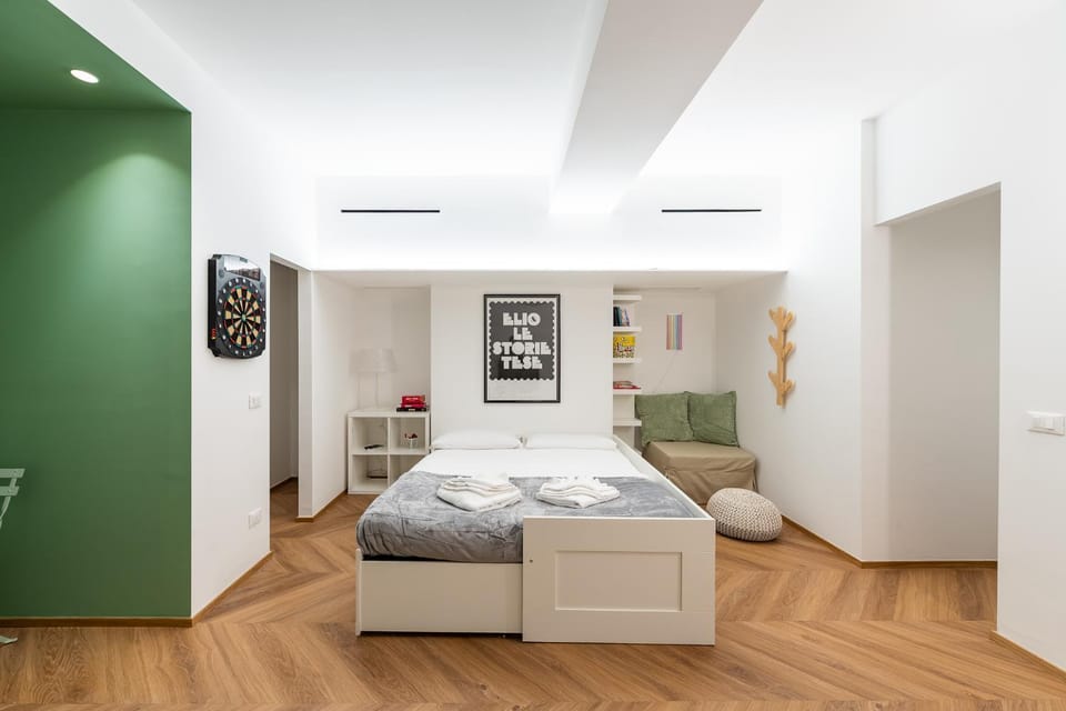 Bed, Photo of the whole room, Bedroom